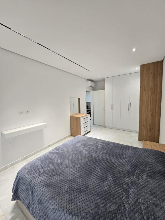 Jepet me qira apartament 1+1 në zonën e Liqenit të Thatë.