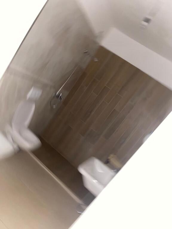 Jepet me qera 2+2 mobiluar komuna Parisit 599 eu ashensor