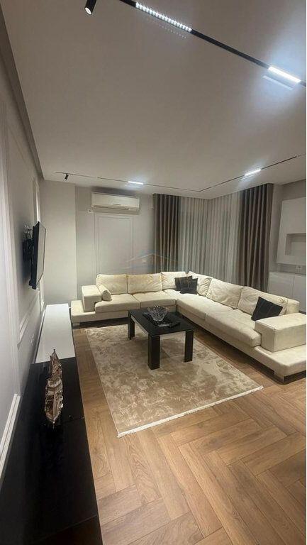 Qira , Apartament 2+1 + Post Parkimi , Pazari i Ri , Tirane