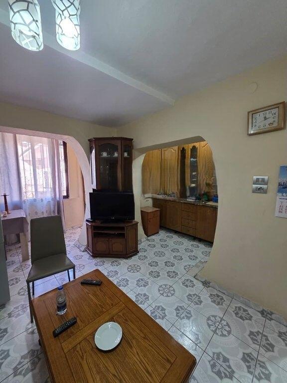 JEPET ME QIRA APARTAMENT 2+1 Xhamllik  450 € /Muaj