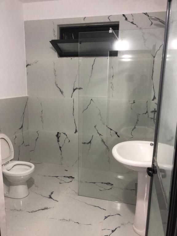 Jepet me qera apartament 2+1  Rruga 5 Maj!