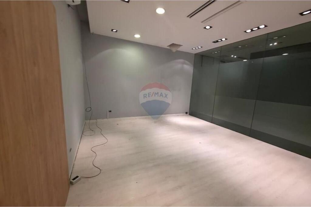 Zyre /:/ dyqan me qera te Vesa Center Bllok.