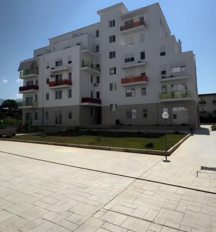 2+1 me Qera ne Astir