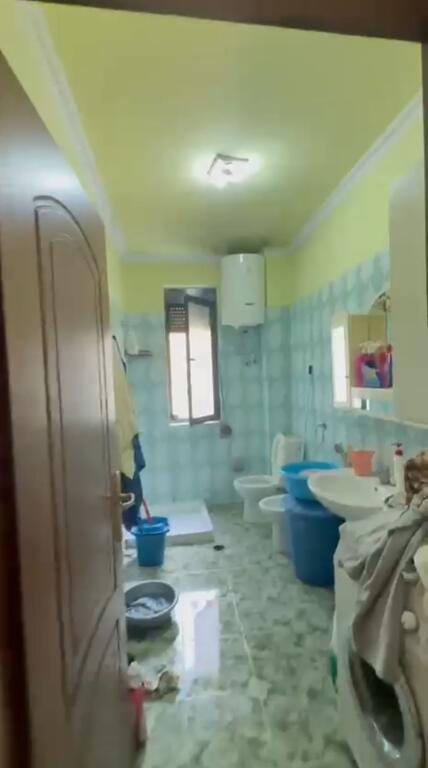 INVESTIM, Shitet apartament 2+1+2 tualete te Zogu i Zi prane Mozaikut te Tiranes !!