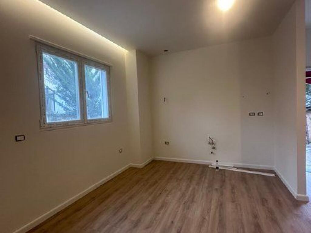 Shitet, Apartament 1+1, Pranë Maternitetit të Ri