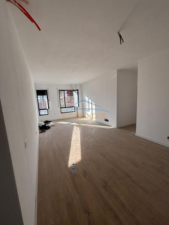 Qera, Ambient për Zyra , 5 Maji,Tiranë Prestige63070