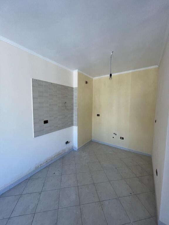 Shitet 1+1te vala park durres