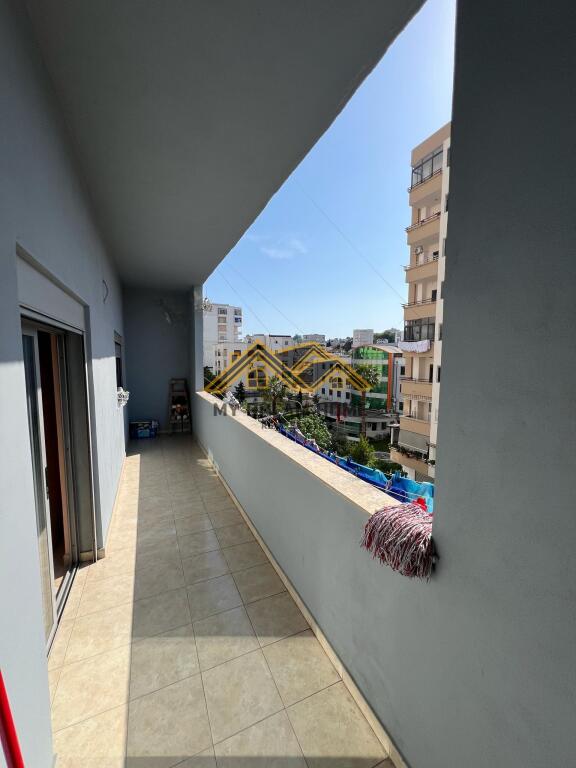 APARTAMENT 2+1 PER SHITJE TEK DREJTORIA E POLICISE!!