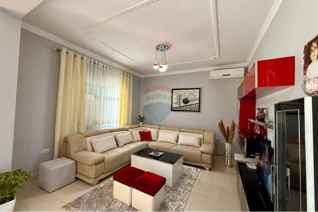 SHITET SHTEPI PRIVATE NE PEZE-HELMES !!!