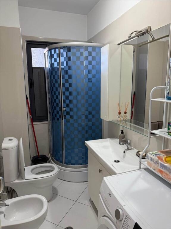 Jepet me qira 1+1 ASTIR KOMPLEKSI MOLLA 400 mije leke