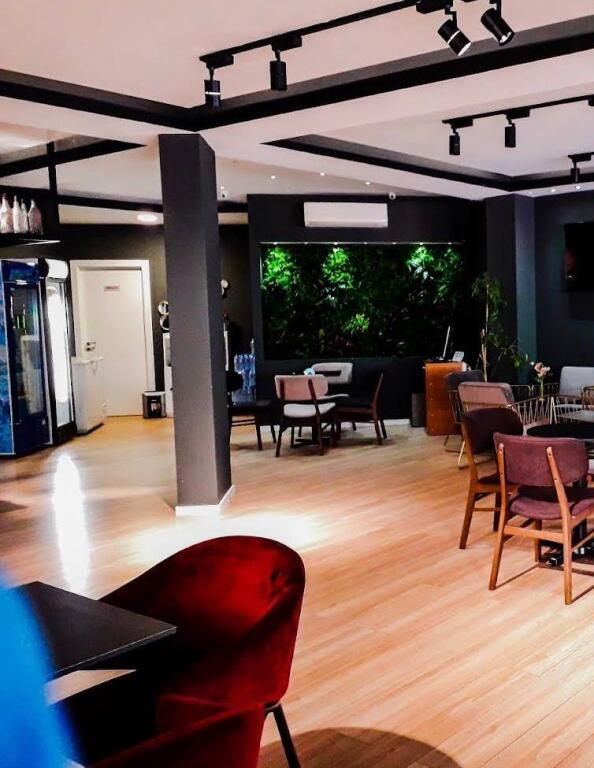 SHOP FOR SALE 160 M2 PARIS MUNICIPALITY 750,000 EURO