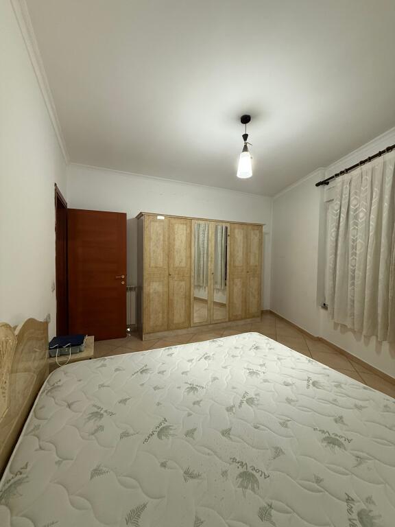 Affittasi – Appartamento 1+1 📍 Porcelan, Via Xhanfize Keko