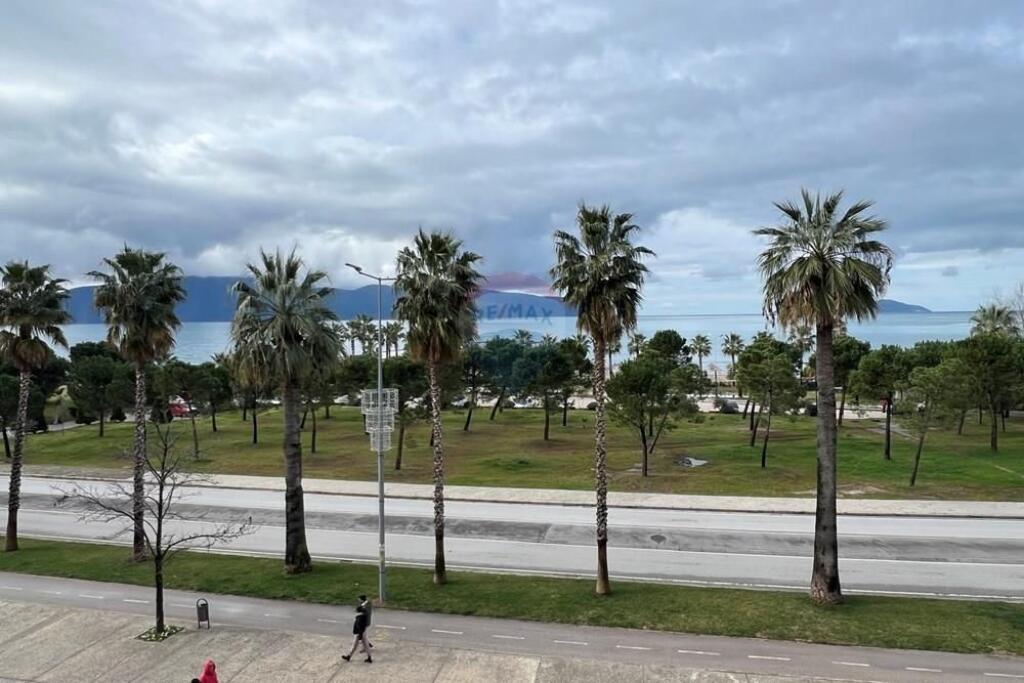 2+1 Apartment for Rent with Front Sea View &amp; Garage – Lungomare, Vlora (Oslo Area)