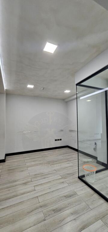 🏢 FOR RENT – OFFICE 127 m² AT THE ENTRANCE OF VOLLGES