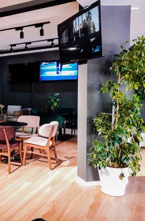 SHOP FOR SALE 160 M2 PARIS MUNICIPALITY 750,000 EURO