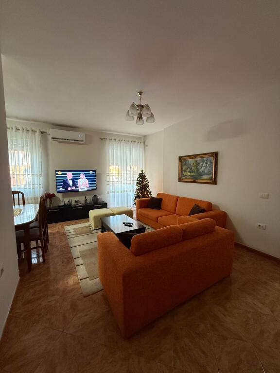 Apartament 2+1 me qera, Qender, 700€/muaj