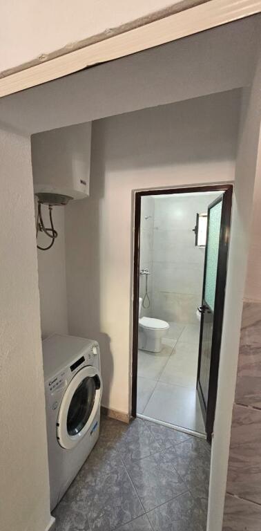 Jepet me qera Shtepia 1+1 , ish Parku i autobuzave rruga Babe Rexha 400 Mije Leke