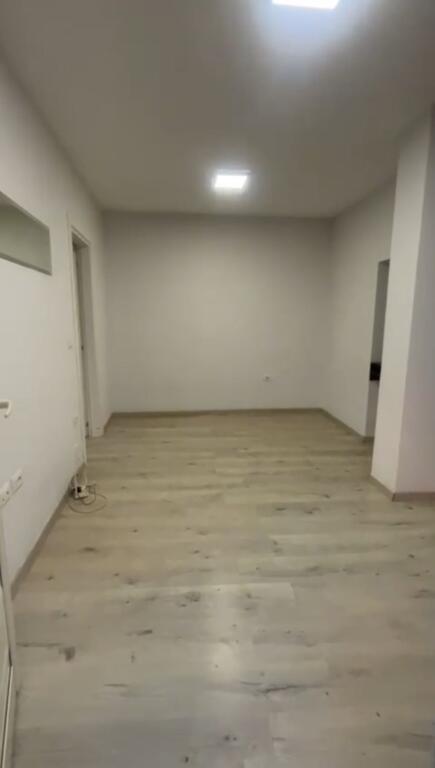 Villa su due piani in affitto di fronte al Ginnasio “Partizani”