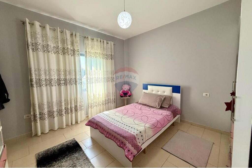 SHITET SHTEPI PRIVATE NE PEZE-HELMES !!!