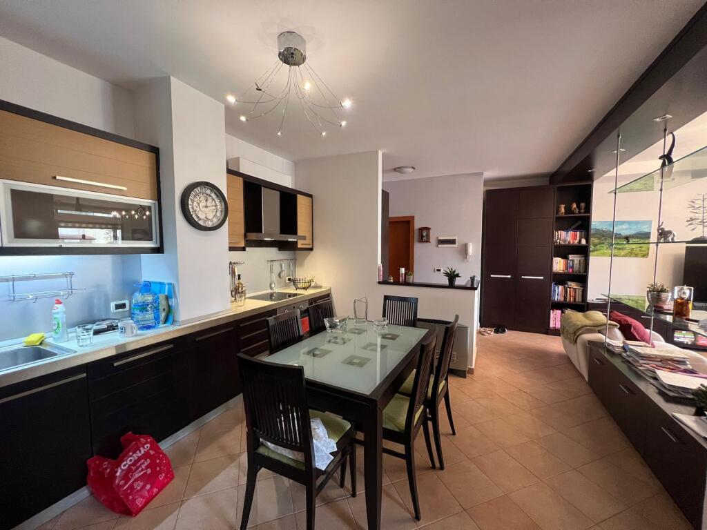 APARTAMENT 2+1 E SHITJE TE KOMUNA PARISIT