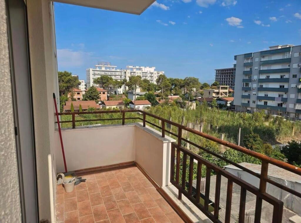 Shitet apartament 1+1golem