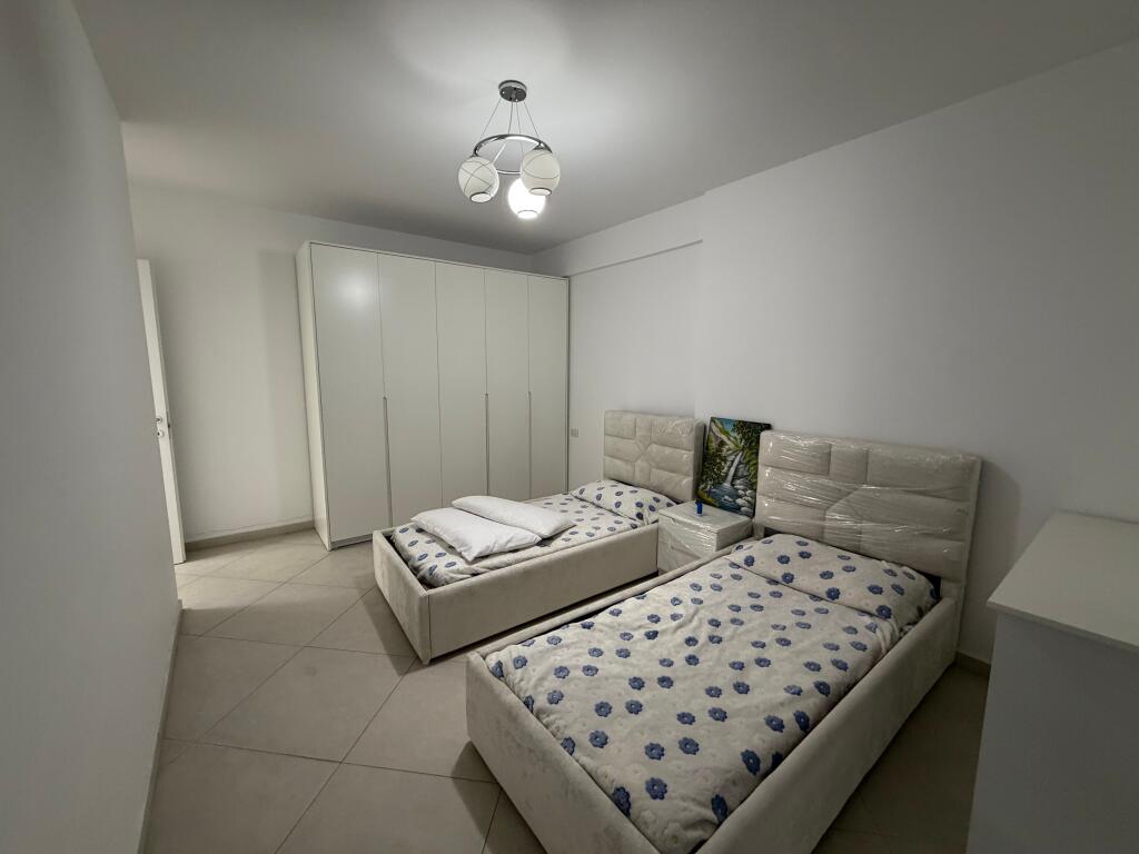 Affittasi appartamento 2+1+2 + 🅿️ 📍 Don Bosko, vicino a Fiori di Bosko 🏠 L'appartamento è completamente arredato 🛏️ 2 camere da letto 🛋️ Soggiorno + cucina 🚿 2 bagni 🚗 Posto auto incluso  💰 Prezzo: 800 € / mese