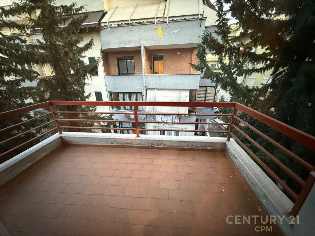 Apartament 2+1+2 Me Qira te Liqeni i Thatë, Colombo 2   700 € /Muaj