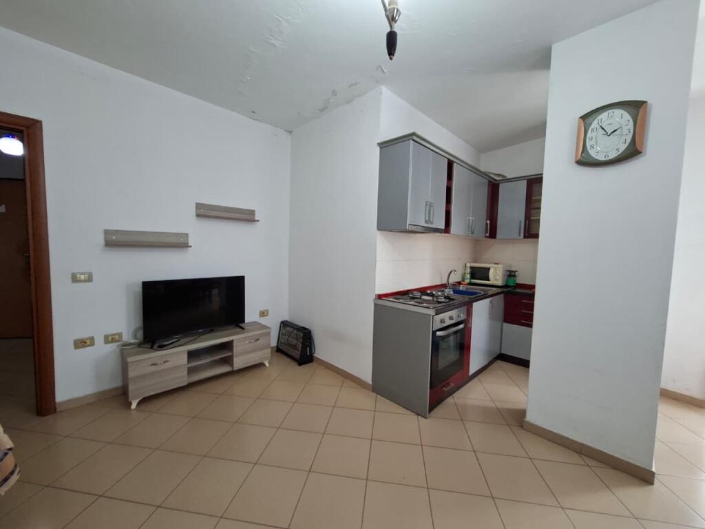 Jepet Me Qira : Apartament 1+1 &amp; 1 BLLK (📍Kombinat / Sapor Lounge ) ✨️ E mobiluar / Pallat I Ri  40.000 Leke/Muaj