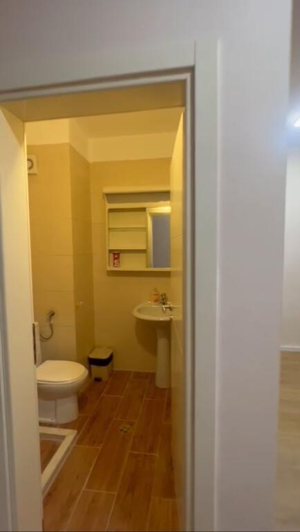 Shitet apartament 2+1+2 tualete te Rruga Fortuzi !!