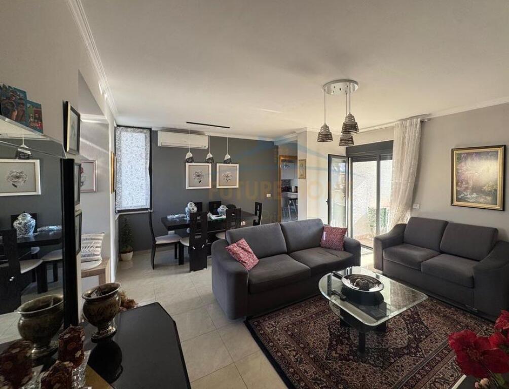 SHITET APARTAMENT 2+1 TEK RRUGA E KOSOVAREVE