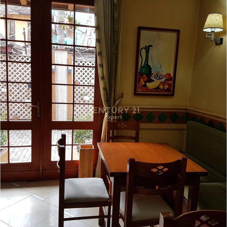 AMBIENT KOMERCIAL PER QIRA NE RRUGEN E KAVAJES ! 2,500 € /Muaj