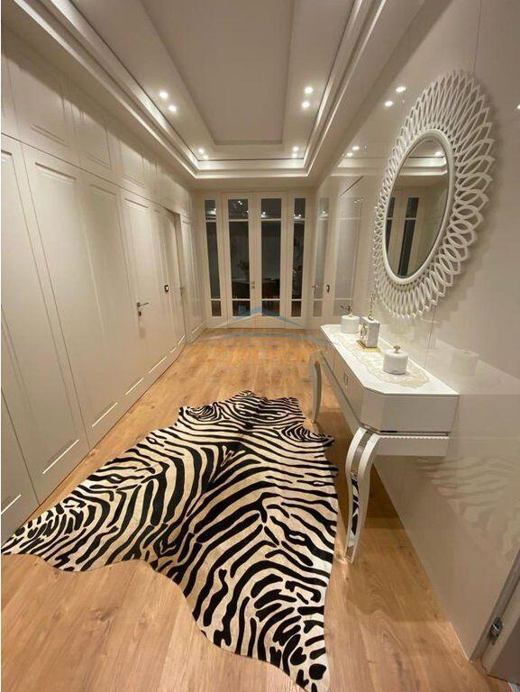 Shitet apartament 3+1+2 Fusha e Aviacionit