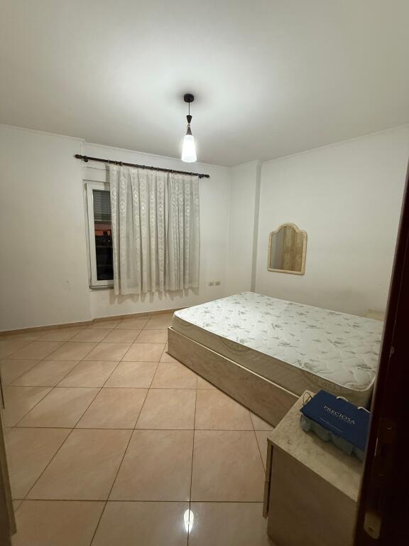 Affittasi – Appartamento 1+1 📍 Porcelan, Via Xhanfize Keko