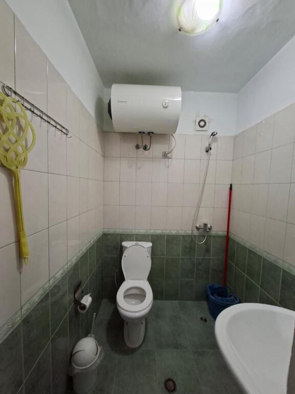 Jepet Me Qira : Apartament 1+1 &amp; 1 BLLK (📍Kombinat / Sapor Lounge ) ✨️ E mobiluar / Pallat I Ri  40.000 Leke/Muaj