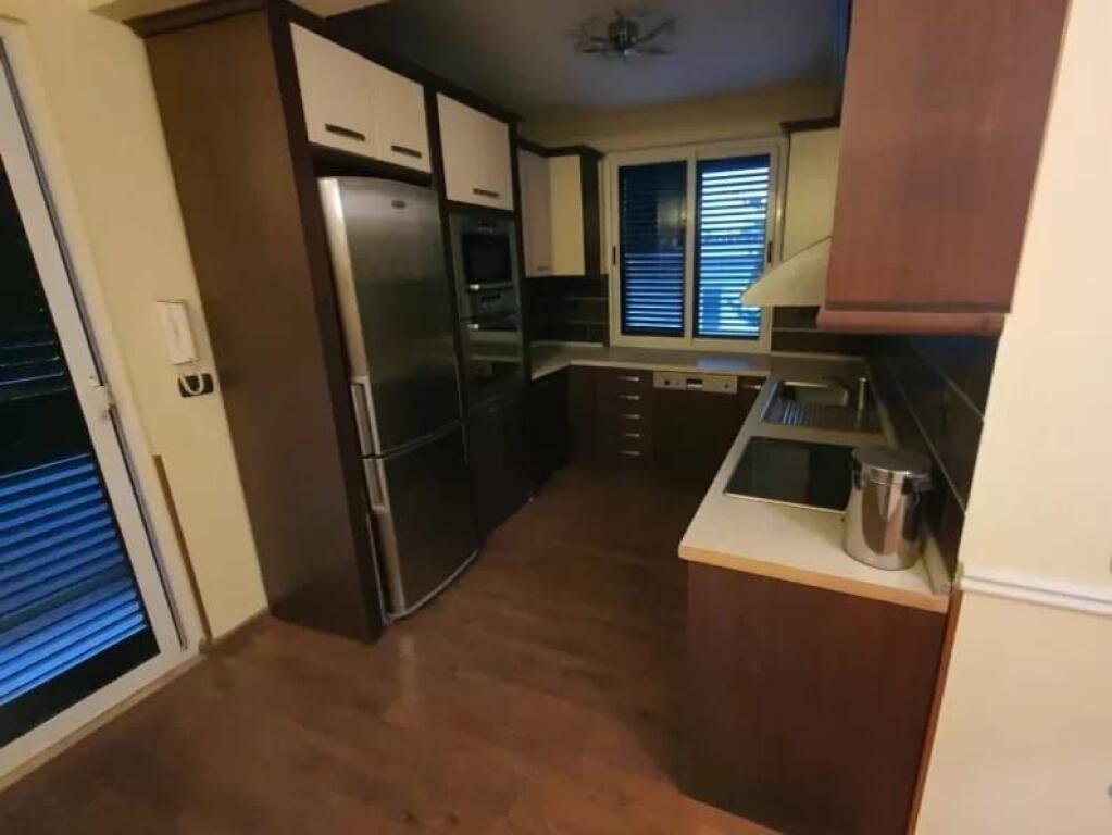 INVESTIM,Jepet me qera vile 3-kateshe ne ish-stacionin e fundit te Tiranes se re !!