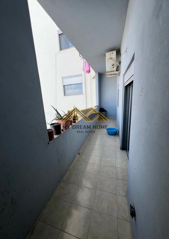 APARTAMENT 2+1 PER SHITJE TEK DREJTORIA E POLICISE!!