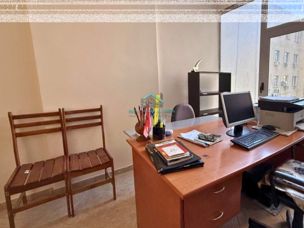 Zyra për Shitje ose Qira – Vlore.