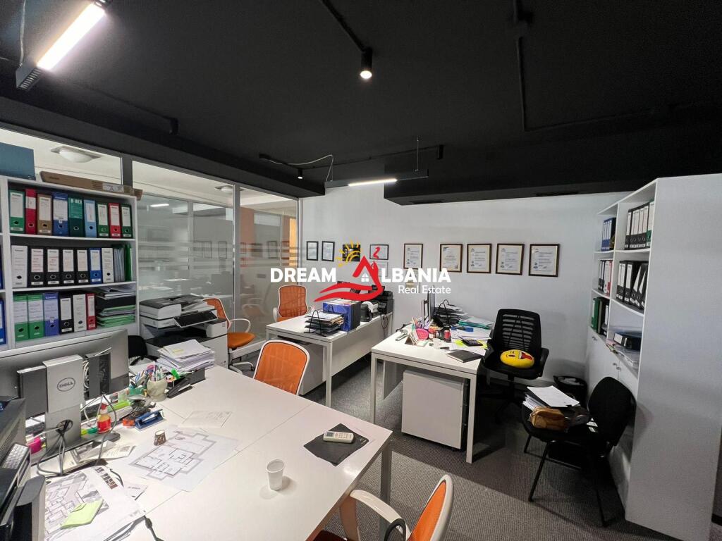 Ambjent me qera per zyra tek Pazari I Ri,Tirane (ID 42611230)