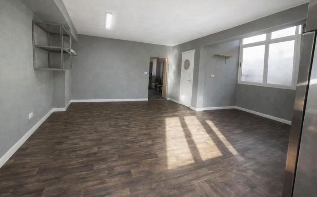 Zyre me qera tek Rruga e Kavajes (ID BZ27101) Tirane