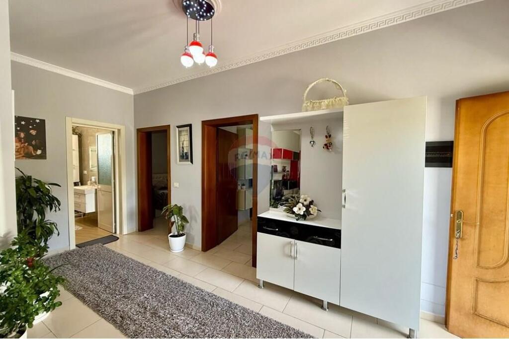 SHITET SHTEPI PRIVATE NE PEZE-HELMES !!!