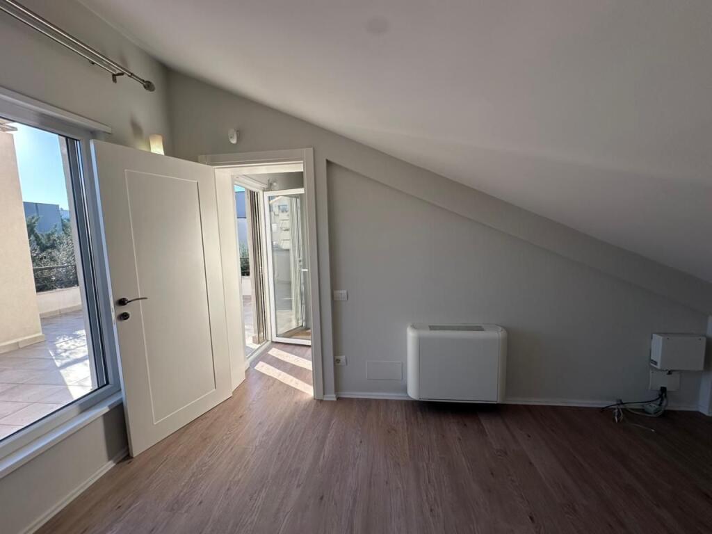 Vilë 3 katëshe me QIRA në Rezidencë private pranë TEG në Tiranë