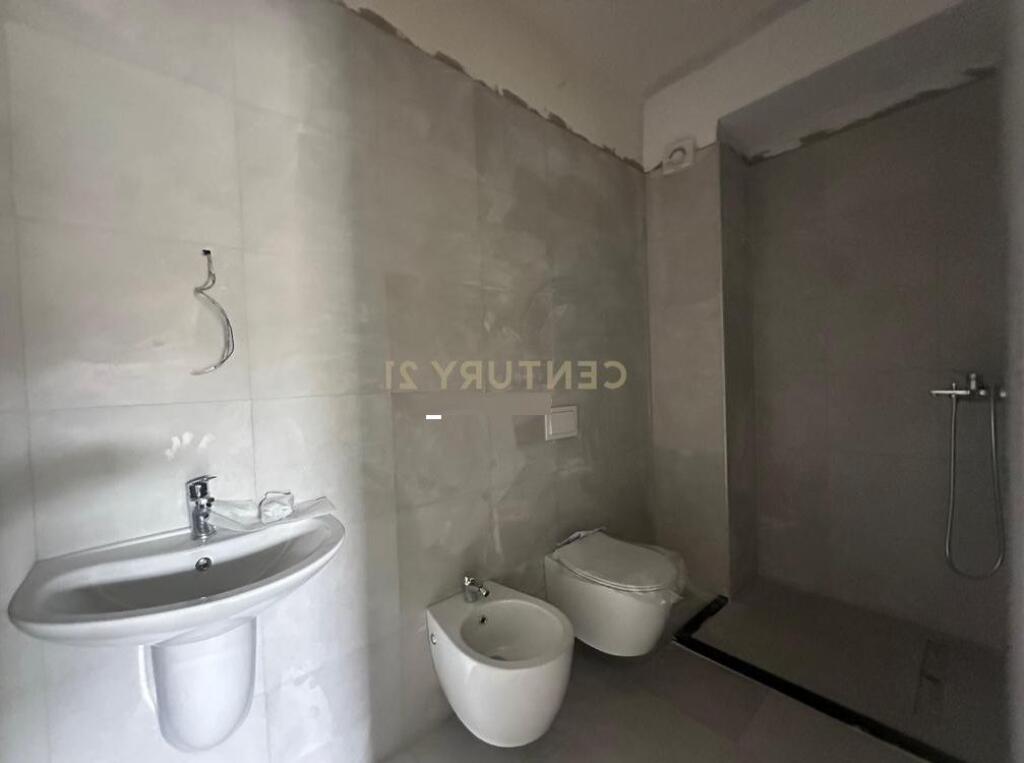 APARTAMENT 2+1+2+ PARKING OPSIONAL PRANE SPITALIT TE KAFSHEVE