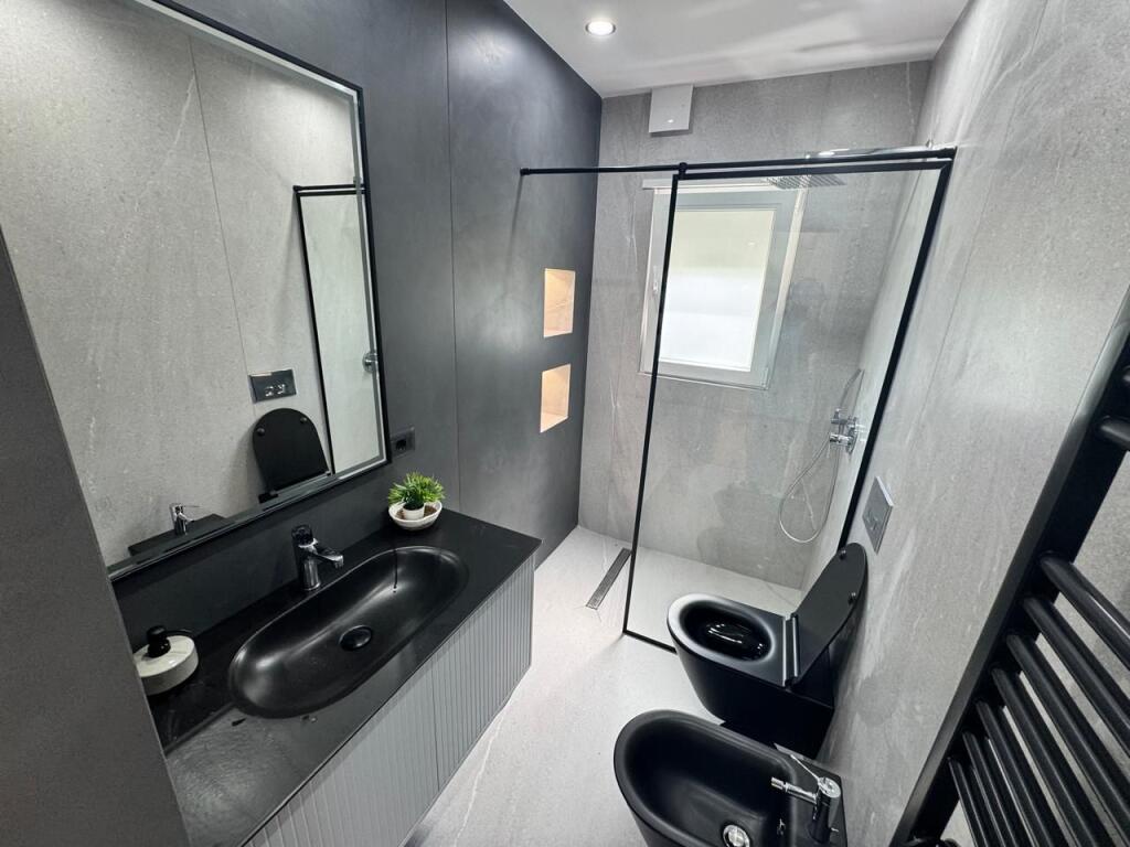 🏢In one of the residences near the panoramic lake of Farka, a 2+1+2+parking space apartment, furnished, is for rent 1,500Euro