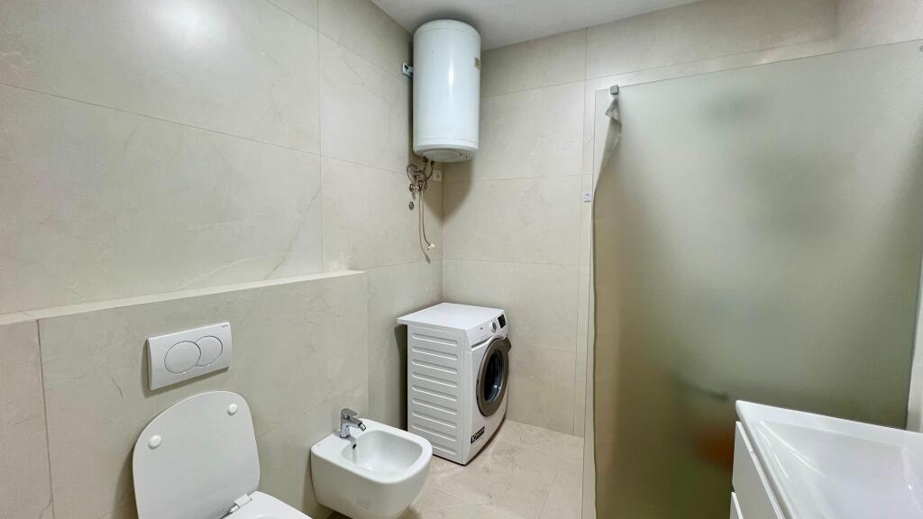 Me Qera : 2+1+ Kuzhine Vec📍Rruga e Kavajes ( 7 Min Larg Qendres🏃🏻‍♂️) - 75,000 Lek - S.95m² - 100% e Re E Pabanuar ✨