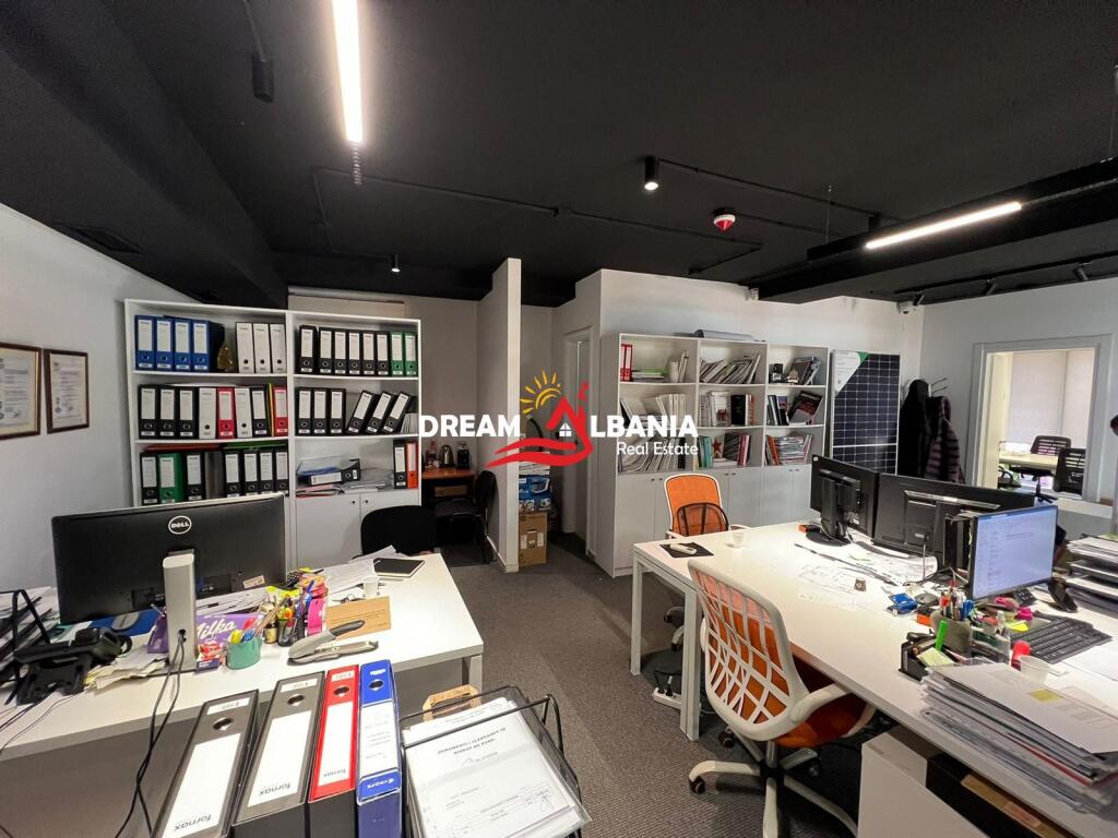 Ambjent me qera per zyra tek Pazari I Ri,Tirane (ID 42611230)