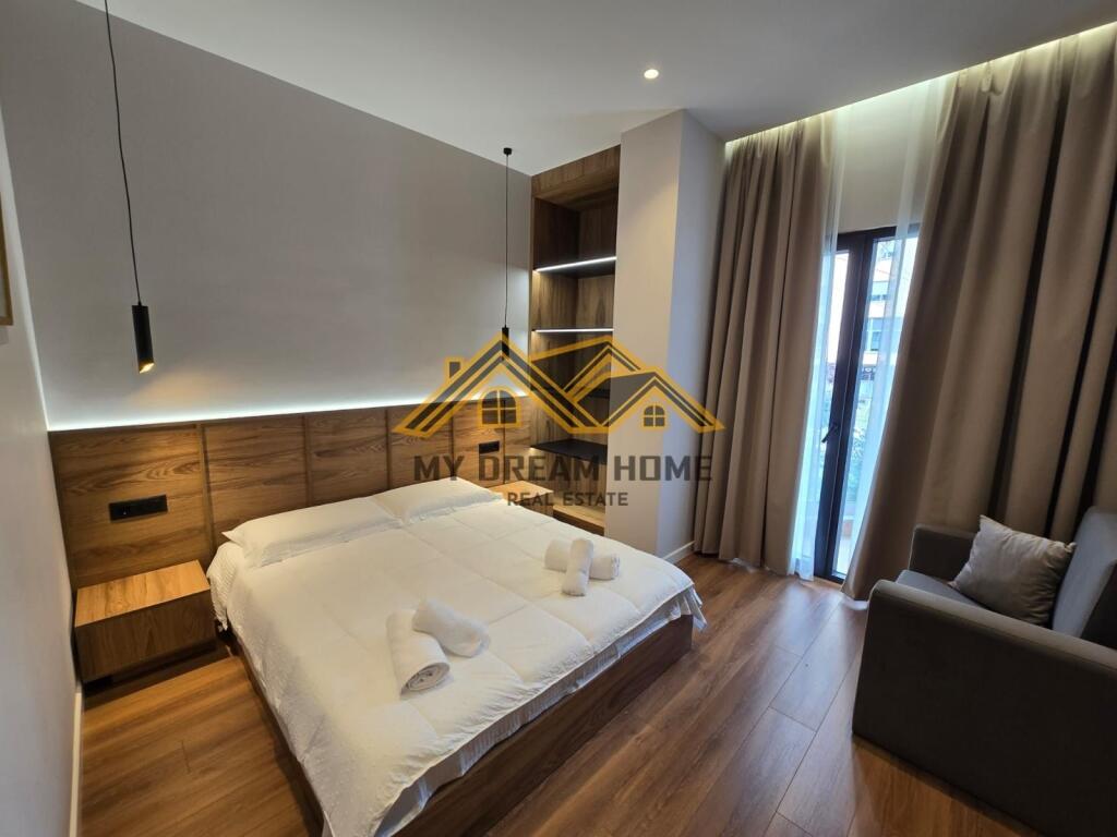 Shitet Ne Qender te Durresit – E Ndarë ne 4 Studio te Pavarura