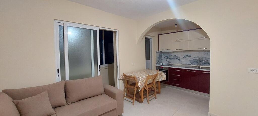 Apartament 1+1 për qera Medreseja