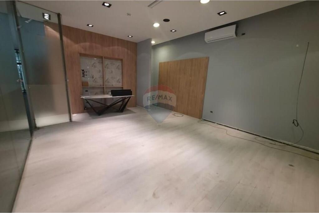 Zyre /:/ dyqan me qera te Vesa Center Bllok.