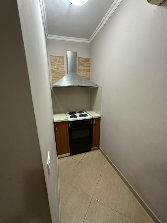 🏢Tek Xhamia Tabakeve jepet me qera apartament 1+1,i mobiluar.  50,000Leke