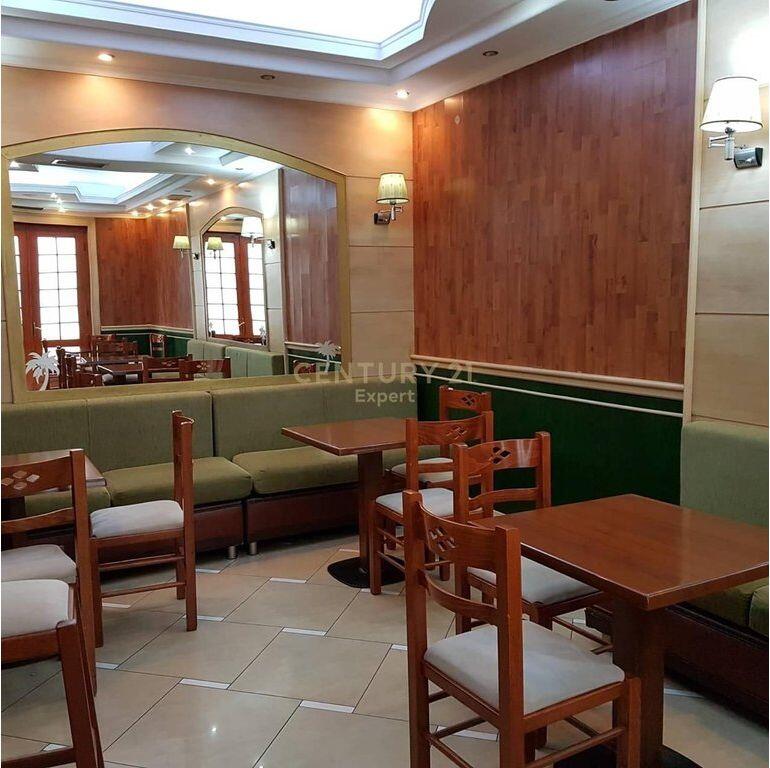 AMBIENT KOMERCIAL PER QIRA NE RRUGEN E KAVAJES ! 2,500 € /Muaj